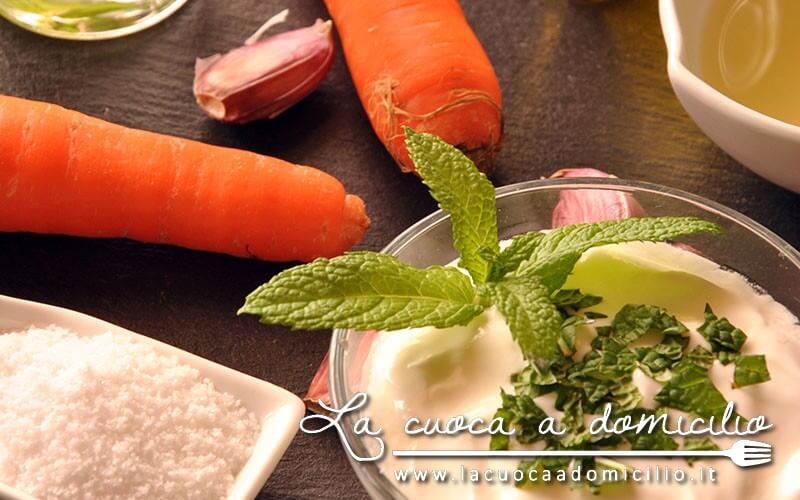 Insalata di carote e menta allo yogurt