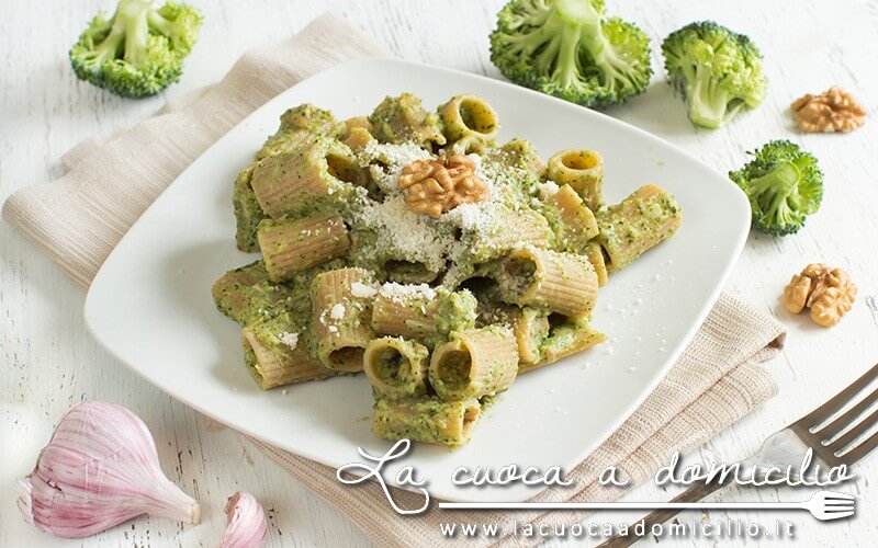 Maccheroni con broccoli e noci