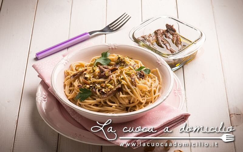 Spaghetti con alici fresche