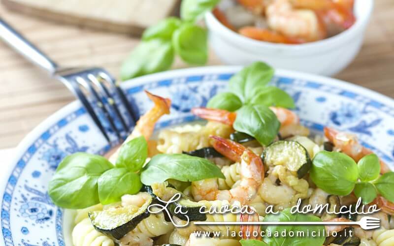 Fusilli con scampi e zucchine