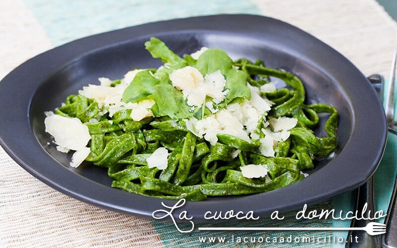 Tagliatelle verdi agli spinaci al burro fuso