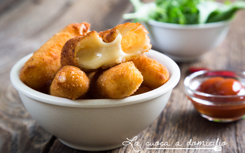 Frittelle di fontina, noci e salvia