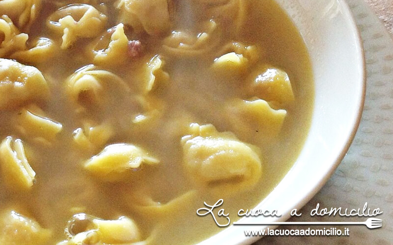 Cappelletti in brodo