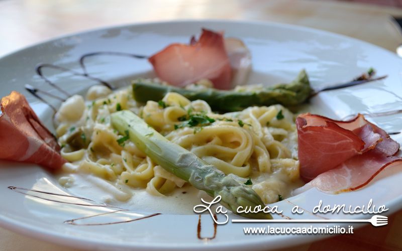 Tagliatelle speck e asparagi 