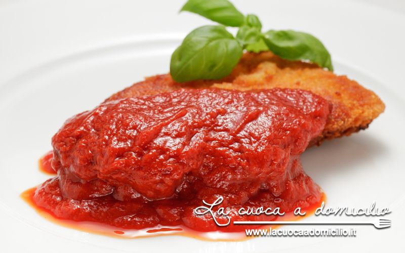 Cotoletta al sugo con piselli