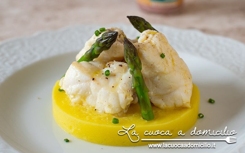 Rana pescatrice con asparagi