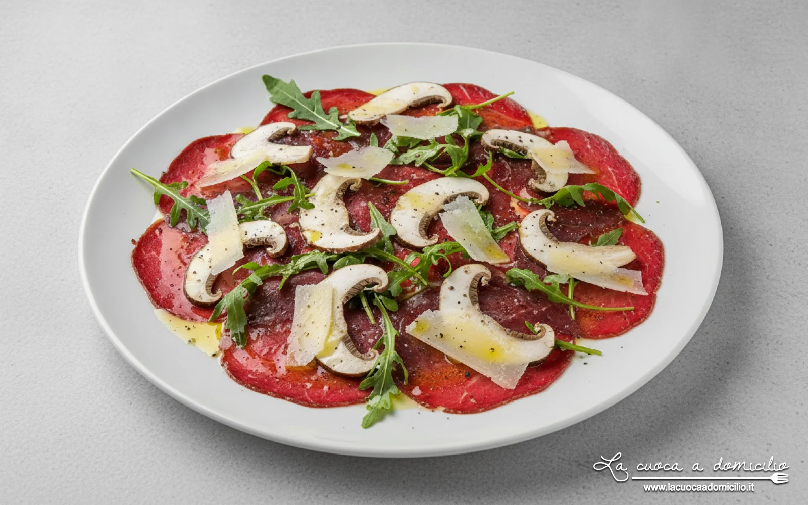 Carpaccio di carne salada con funghi porcini e Trentingra...