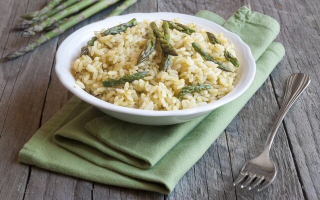 con condimento di verdure o formaggi